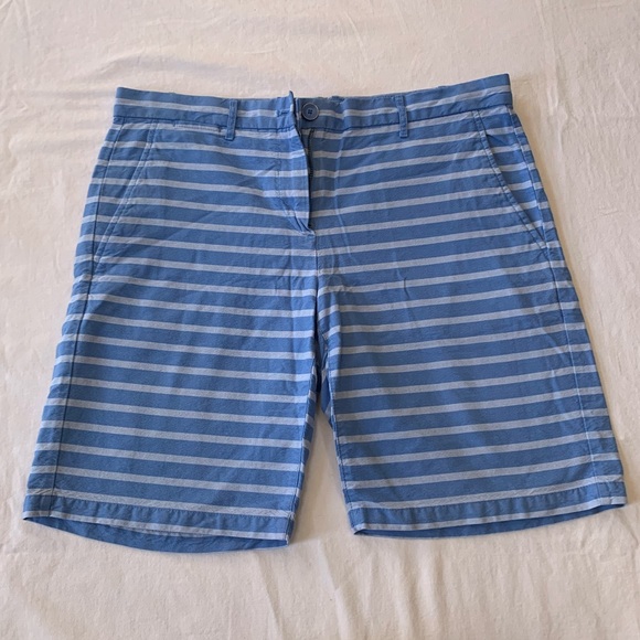 GAP Pants - Gap blue Boyfriend roll up khaki shorts. Size: 6